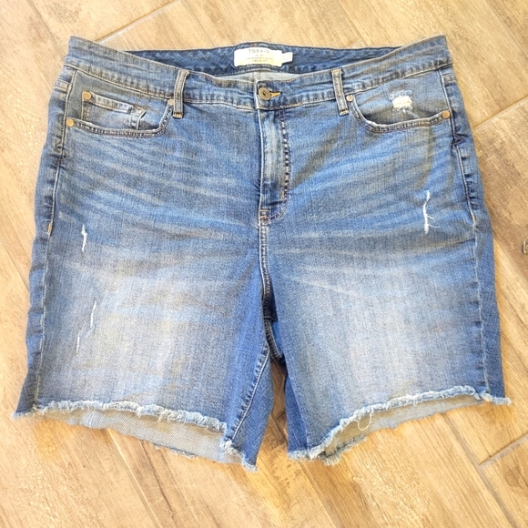 torrid Pants - Torrid Raw Hem High Rise Denim Jean Shorts Size 22